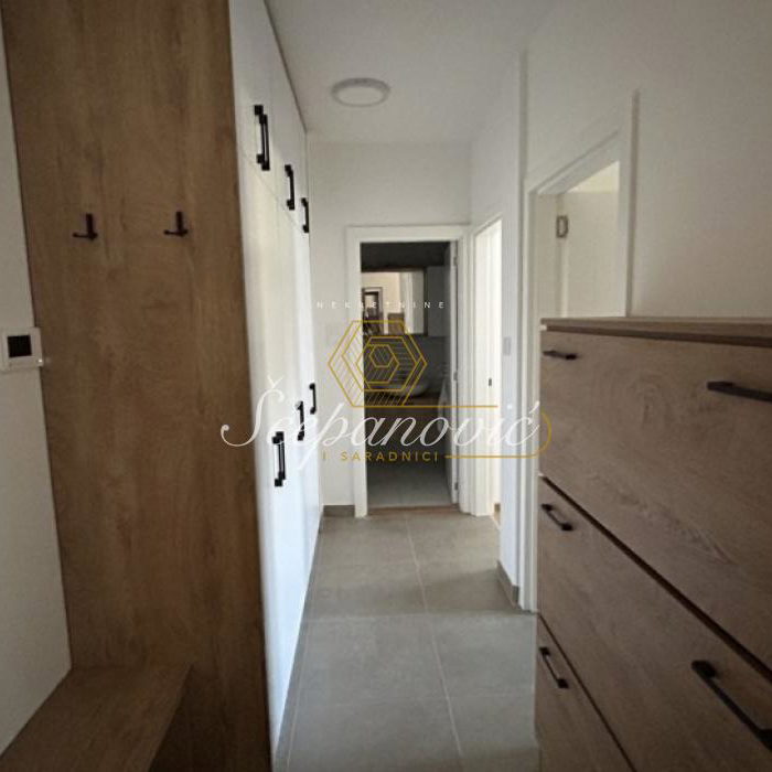 Trosoban stan na prodaju, Avijatičarsko Naselje, Novi Sad, 59m², 165.000 €