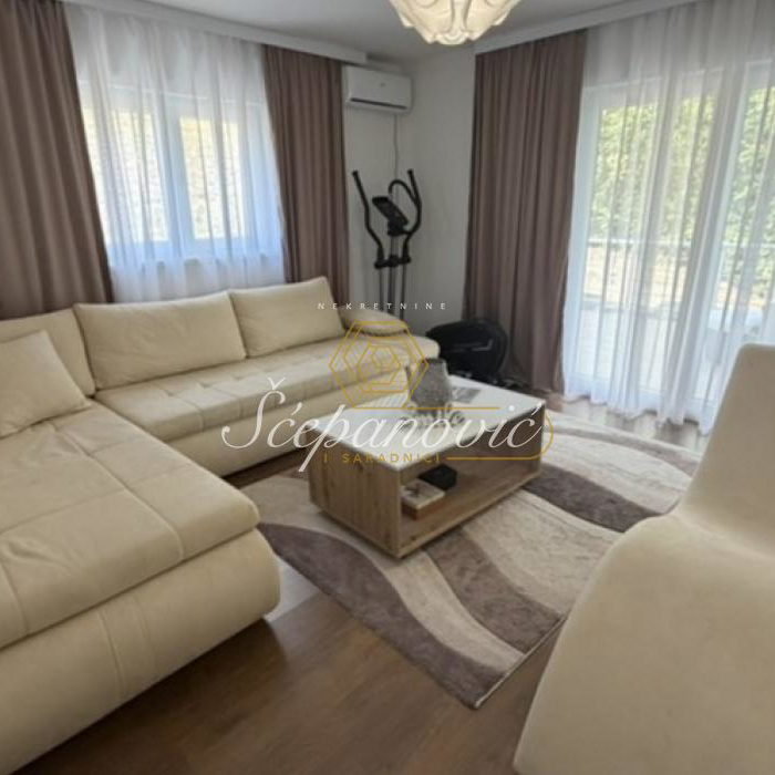 Kuća na prodaju, Alibegovac, Novi Sad, 212m², 450.000 €