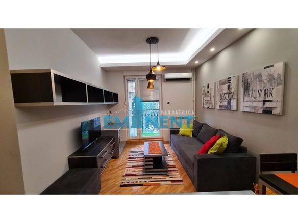 Stan Izdavanje Beograd Gundulićev Venac 40 m2
