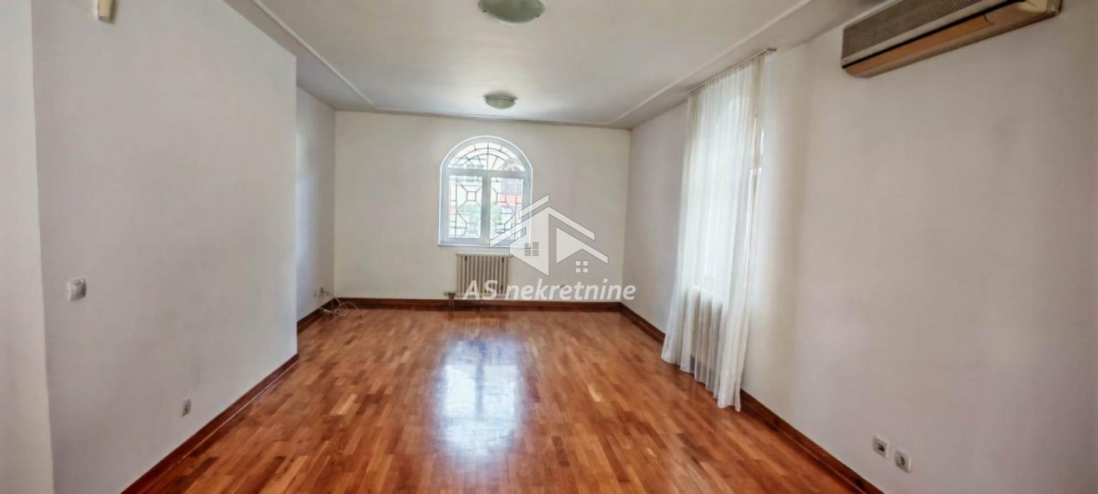 Stan Izdavanje Beograd Senjak 150 m2