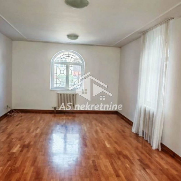 Stan Izdavanje Beograd Senjak 150 m2
