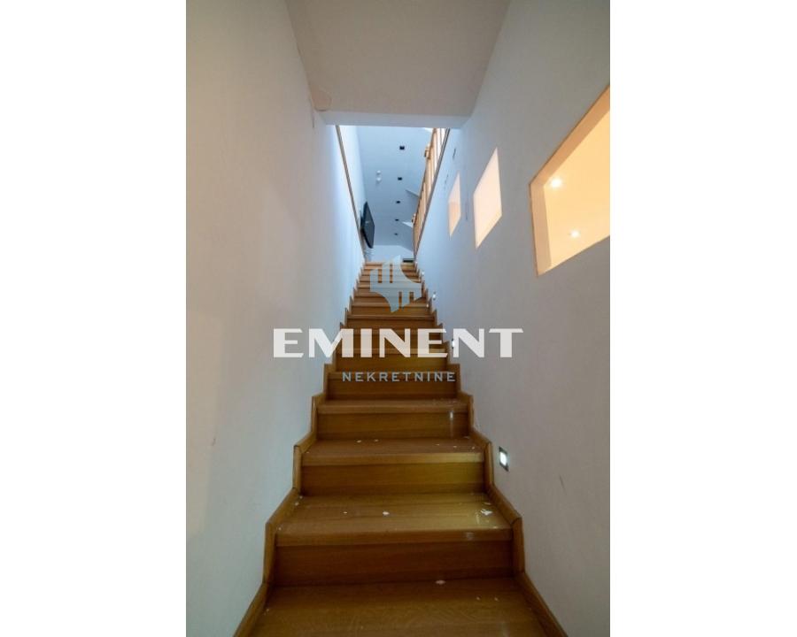 stanovi-izdavanje-OlJkaGW0Gq Kuća na prodaju, Centar, Beograd, 304m², 670.000 €