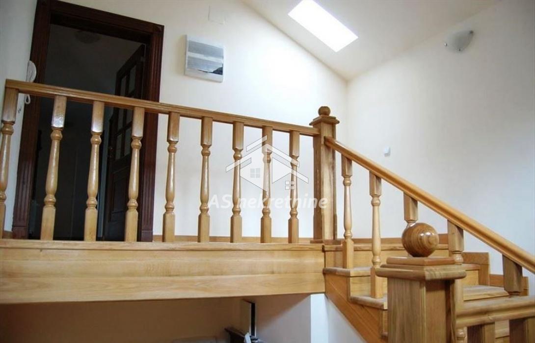 Višesoban stan za izdavanje, Dedinje, Beograd, 250m², 2.200 €/mes