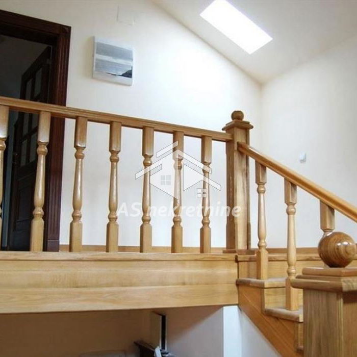 Višesoban stan za izdavanje, Dedinje, Beograd, 250m², 2.200 €/mes