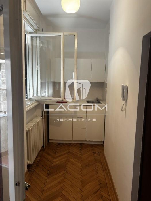 Trosoban stan za izdavanje, Knez Mihailova, Beograd, 89m², 1.400 €/mes