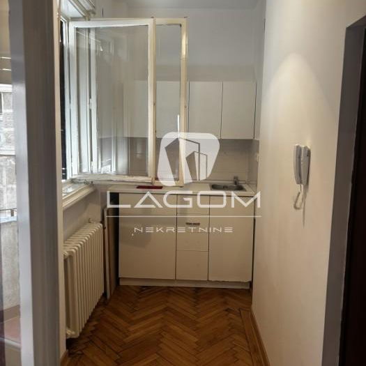 Trosoban stan za izdavanje, Knez Mihailova, Beograd, 89m², 1.400 €/mes