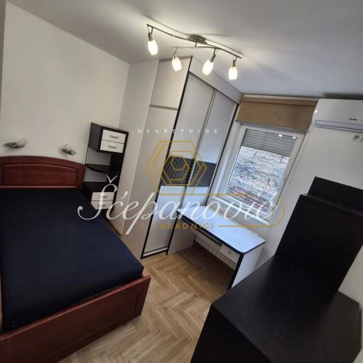 Četvorosoban stan za izdavanje, Rotkvarija, Novi Sad, 89m², 1.000 €/mes