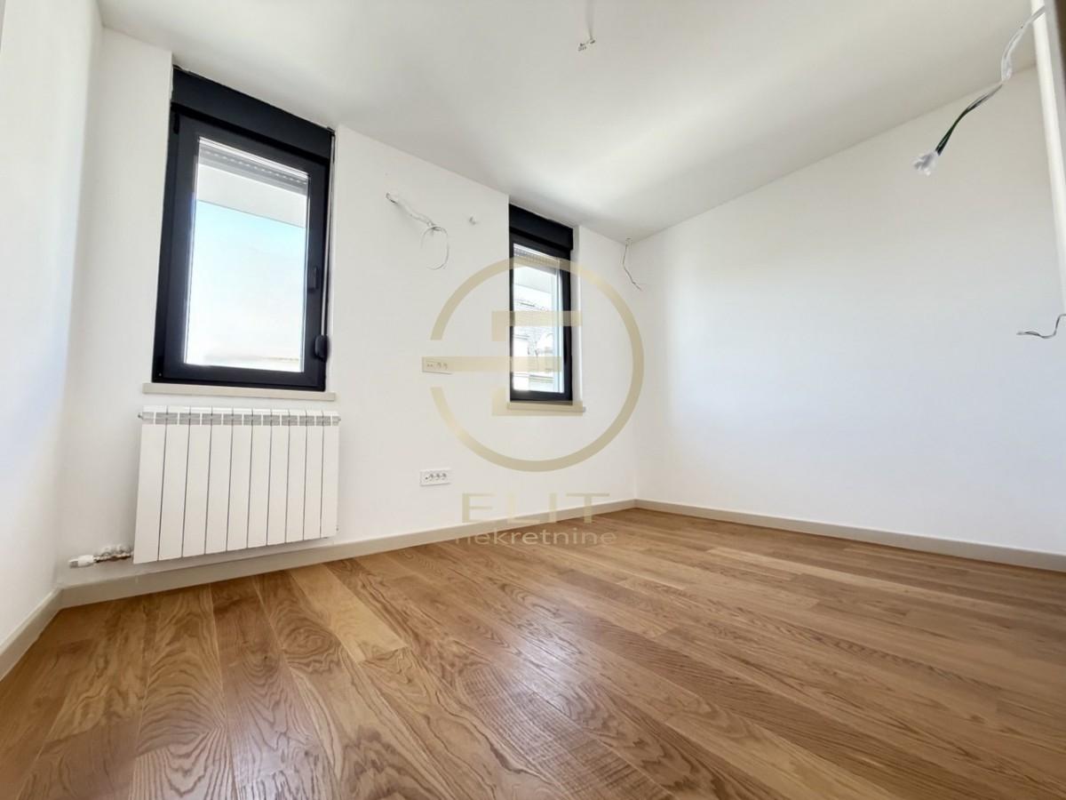 Četvorosoban stan na prodaju, Salajka, Novi Sad, 81m², 285.000 €