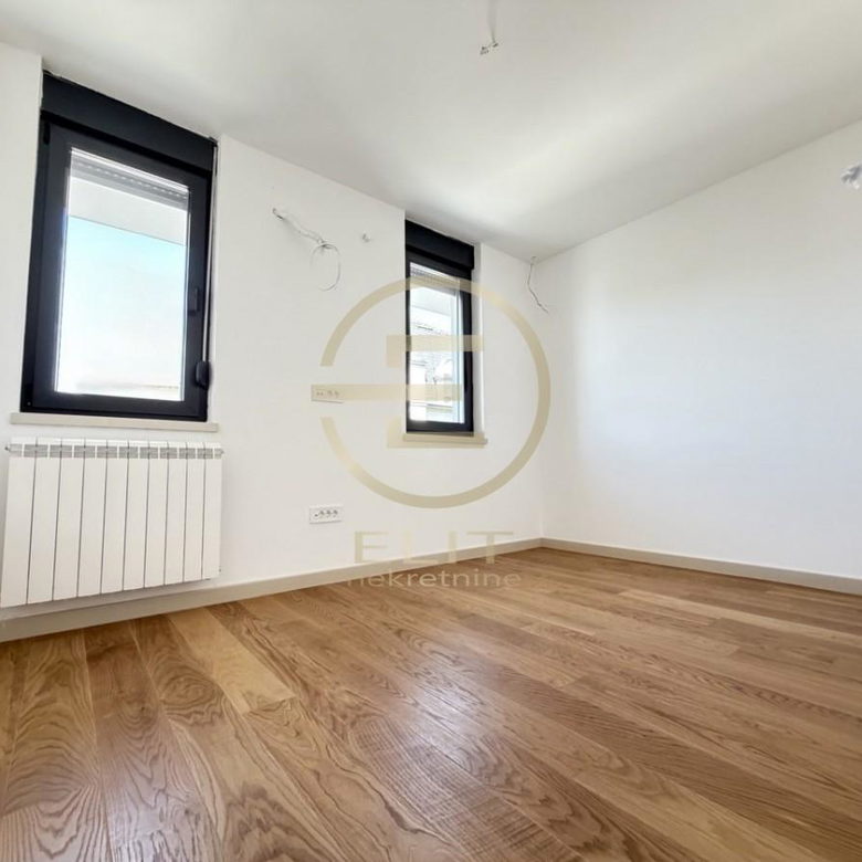Četvorosoban stan na prodaju, Salajka, Novi Sad, 81m², 285.000 €