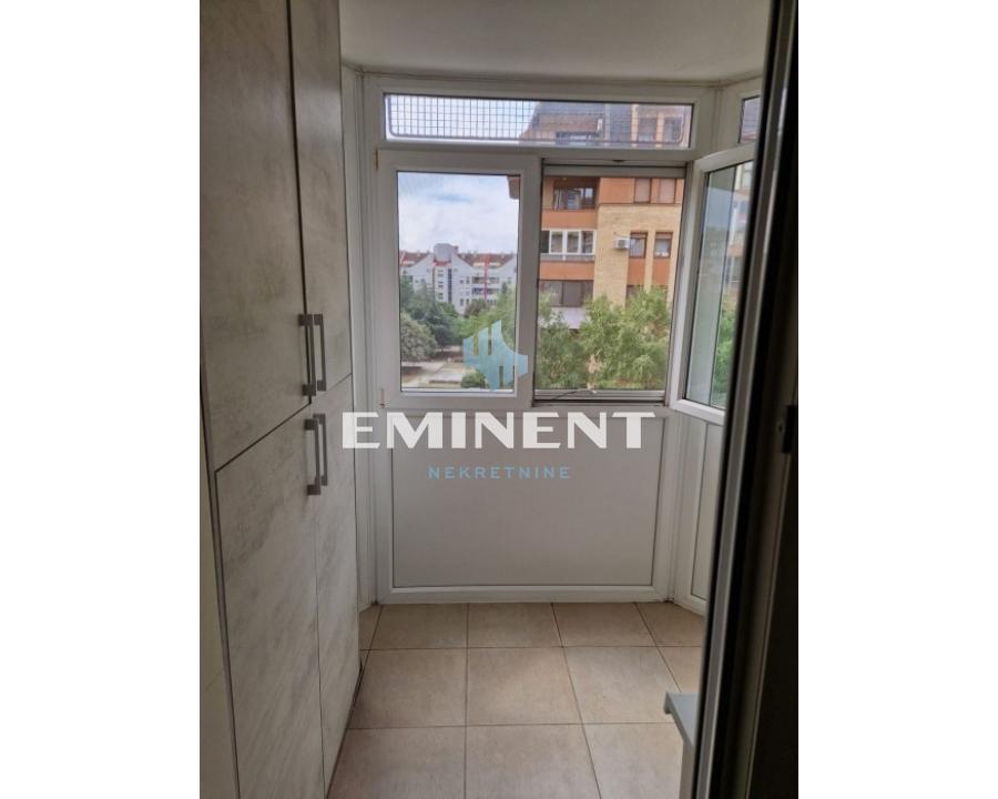 Trosoban stan za izdavanje, Bežanijska Kosa 3, Beograd, 85m², 1.000 €/mes