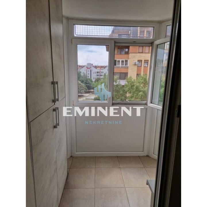 Trosoban stan za izdavanje, Bežanijska Kosa 3, Beograd, 85m², 1.000 €/mes