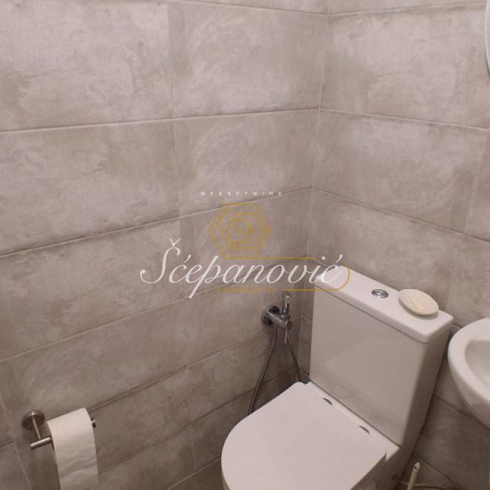 Trosoban stan na prodaju, Bulevar Oslobođenja, Novi Sad, 76m², 205.200 €