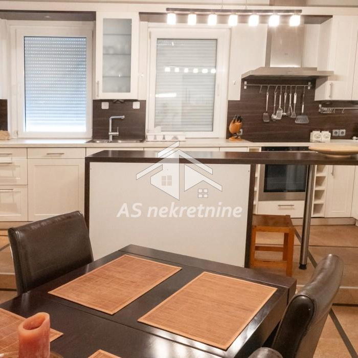 Stan Izdavanje Beograd Obilićev Venac 140 m2