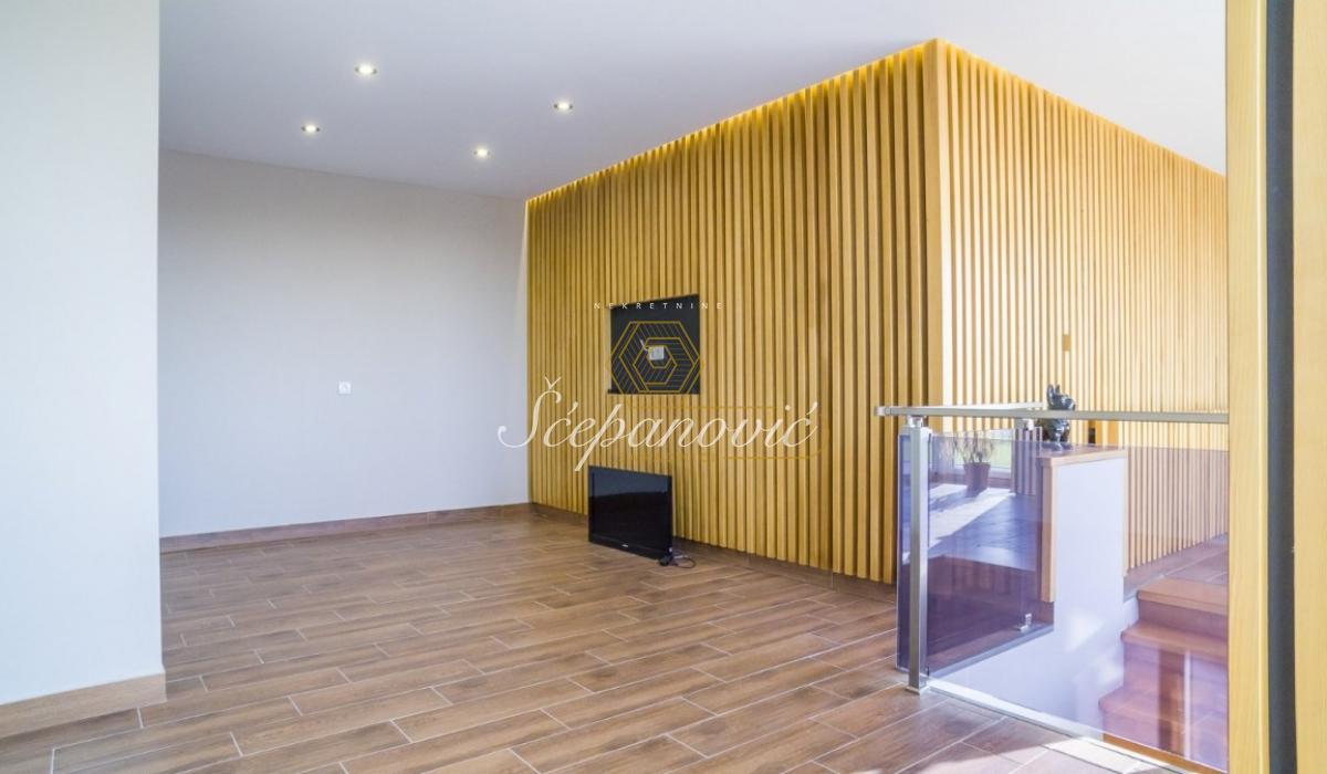 stanovi-izdavanje-a0p2xGbUTC Stan Prodaja Novi Sad Bulevar Patrijarha Pavla 113 m2