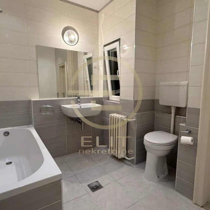 Četvorosoban stan na prodaju, Centar, Novi Sad, 112m², 295.000 €