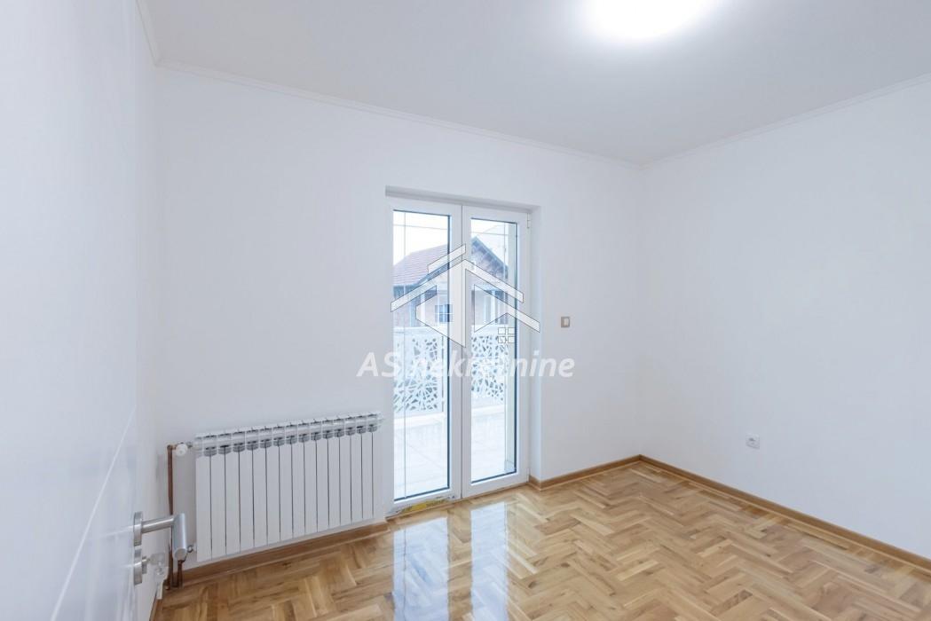 Kuća za izdavanje, Jajinci, Beograd, 417m², 3.000 €/mes