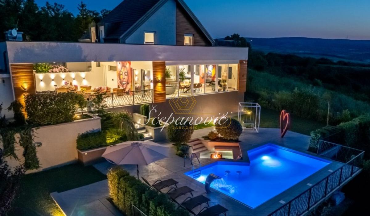 Kuća za izdavanje, Centar, Sremski Karlovci, 295m², 1.800 €/mes