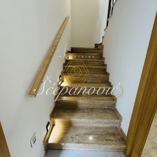 Petosoban stan na prodaju, Popovica, Novi Sad, 181m², 500.000 €