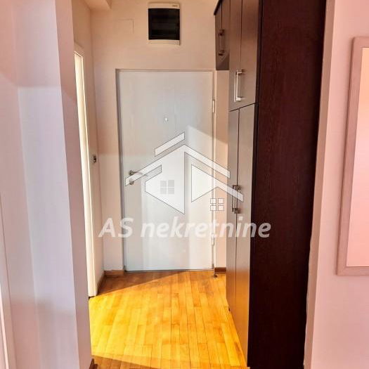 Trosoban stan za izdavanje, Lekino Brdo, Beograd, 67m², 1. sprat, 800 €/mes