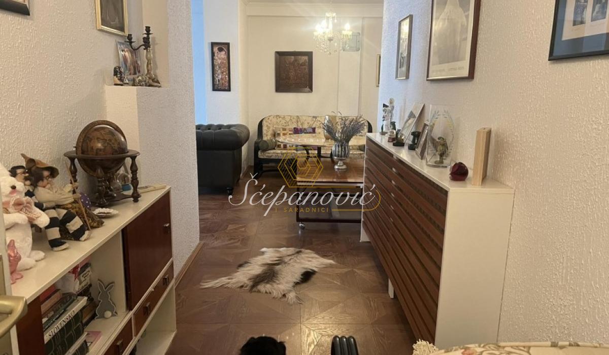 stanovi-izdavanje-beograd-PmhYoQGhZ2 Četvorosoban stan na prodaju, Centar, Novi Sad, 115m², 280.000 €