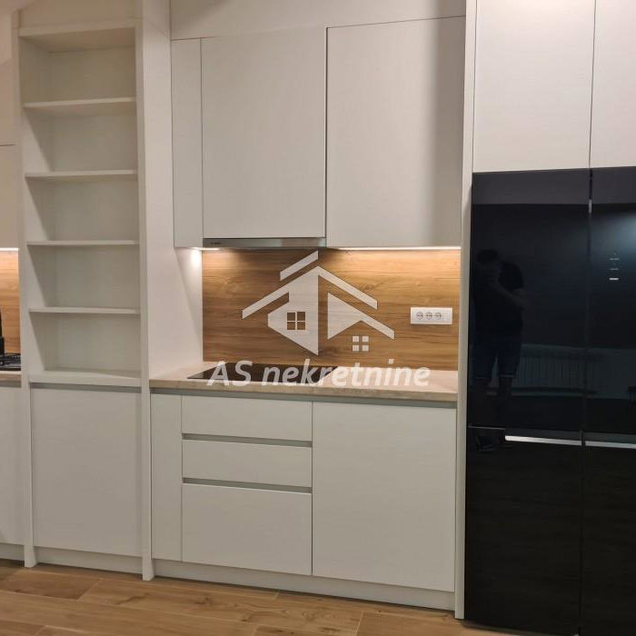 Stan Izdavanje Beograd Dedinje 360 m2