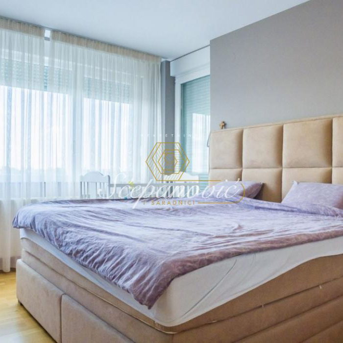 Četvorosoban stan na prodaju, Bulevar Patrijarha Pavla, Novi Sad, 113m², 440.000 €