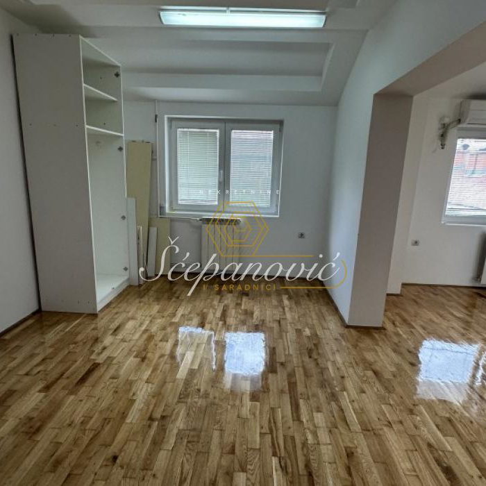 Petosoban stan na prodaju, Centar, Novi Sad, 238m², 460.000 €