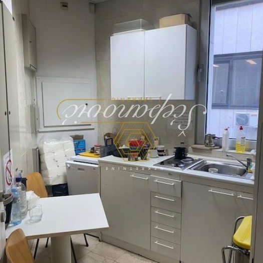 Lokal za izdavanje, Bulevar Oslobođenja, Novi Sad, 353m², 4.942 €/mes