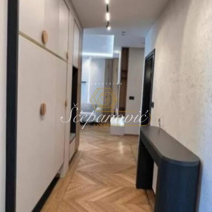 Trosoban stan na prodaju, Sajmište, Novi Sad, 93m², 645.000 €