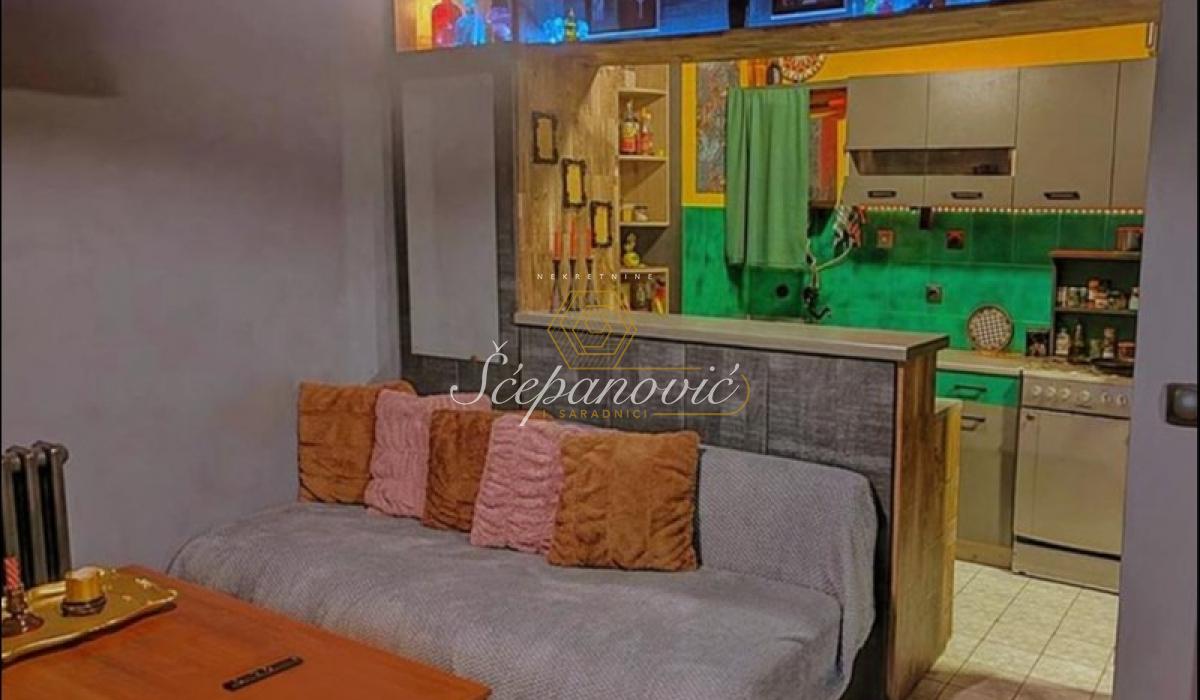 Četvorosoban stan na prodaju, Bulevar Oslobođenja, Novi Sad, 82m², 158.000 €