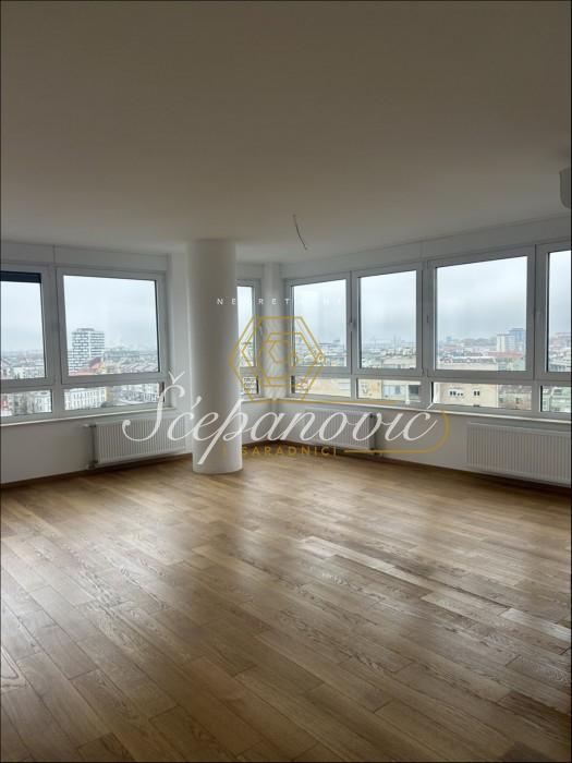 Četvorosoban stan za izdavanje, Centar, Novi Sad, 108m², 1.800 €/mes