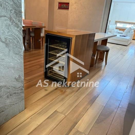 Četvorosoban stan za izdavanje, Slavija, Beograd, 250m², 2.700 €/mes