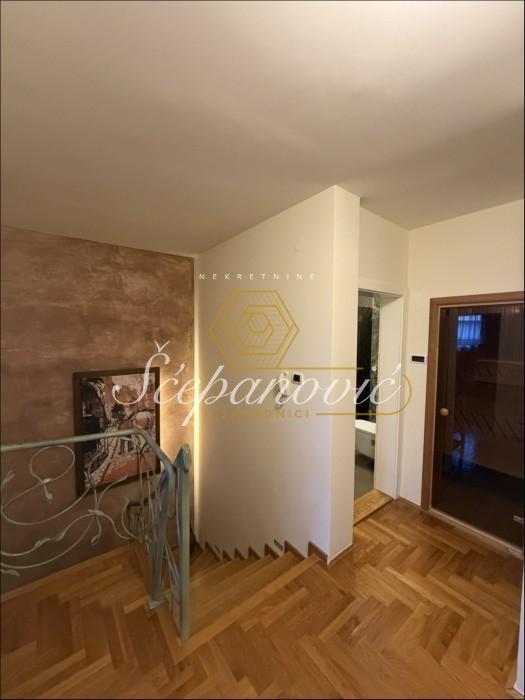 stanovi-izdavanje-beograd-kVDN3gzw95 Četvorosoban stan na prodaju, Rotkvarija, Novi Sad, 110m², 369.000 €
