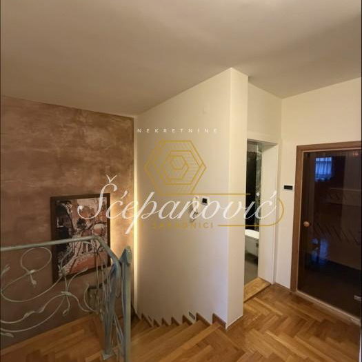 Četvorosoban stan na prodaju, Rotkvarija, Novi Sad, 110m², 369.000 €