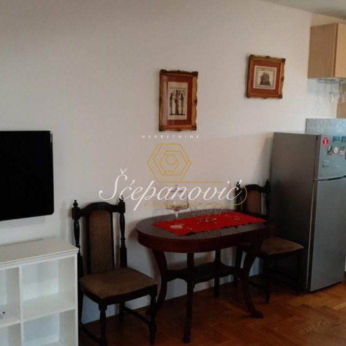 Stan Izdavanje Novi Sad  44 m2