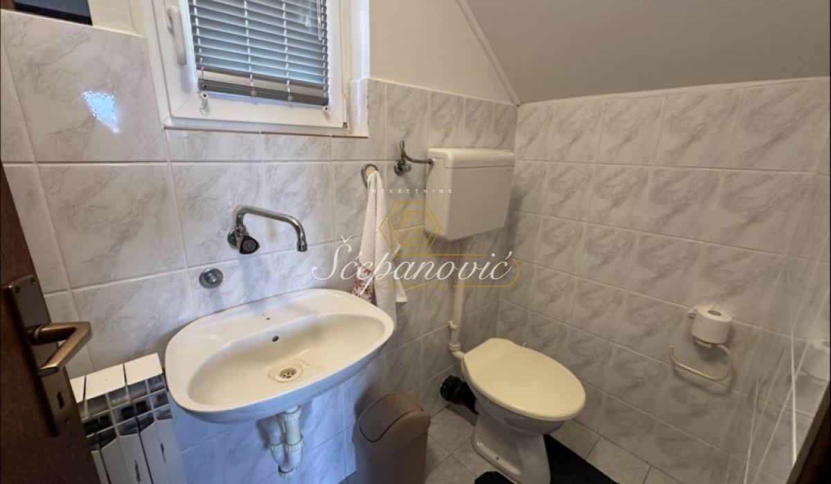stanovi-izdavanje-beograd-p8V6GMedT3 Kuća na prodaju, Sremska Kamenica, Novi Sad, 131m², 300.000 €