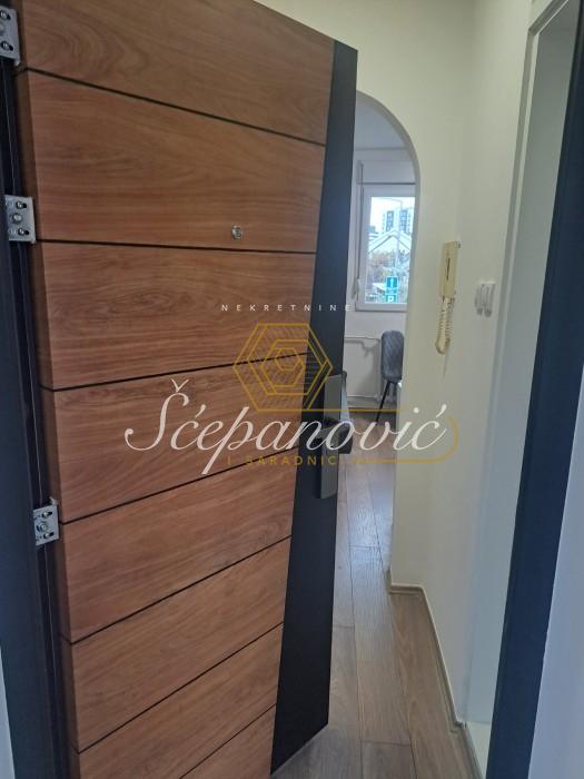 stanovi-izdavanje-beograd-pfZ16tUGSK Jednosoban stan na prodaju, Banatić, Novi Sad, 16m², 59.500 €