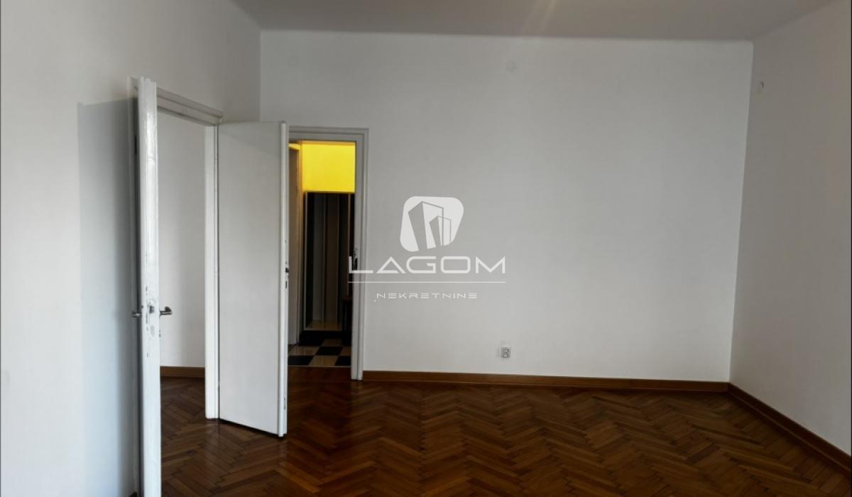 Trosoban stan za izdavanje, Knez Mihailova, Beograd, 89m², 1.400 €/mes