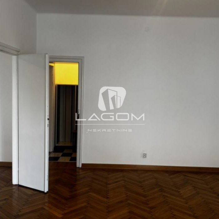 Trosoban stan za izdavanje, Knez Mihailova, Beograd, 89m², 1.400 €/mes