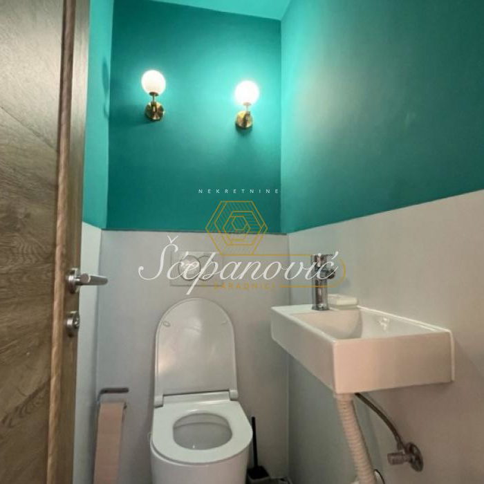 Četvorosoban stan na prodaju, Sajmište, Novi Sad, 96m², 240.000 €