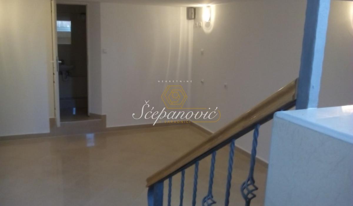 stanovi-izdavanje-beograd-yWE6pHX3bk Lokal na prodaju, Podbara, Novi Sad, 46m², 130.000 €