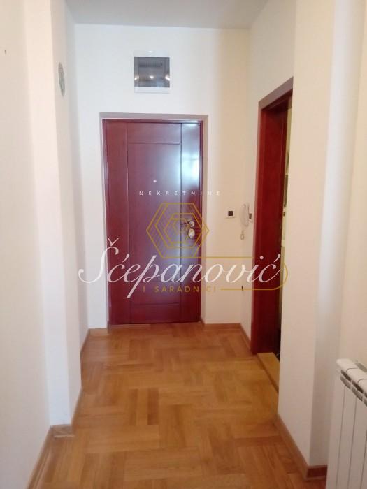 stanovi-izdavanje-beograd-zYUj3Qh07Y Četvorosoban stan na prodaju, Bulevar Oslobođenja, Novi Sad, 51m², 189.000 €