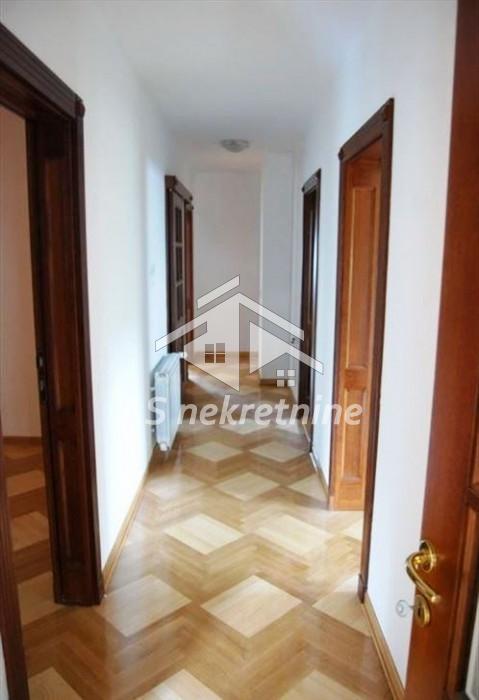 Stan Izdavanje Beograd Dedinje 250 m2