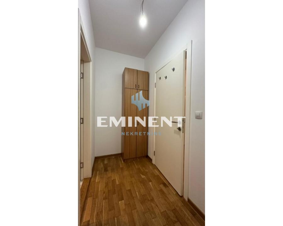 Trosoban stan za izdavanje, Blok 61, Beograd, 64m², 650 €/mes