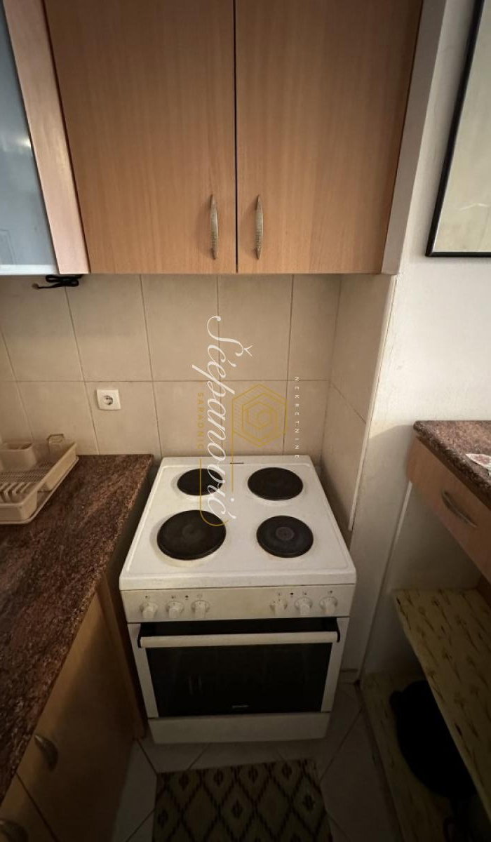 Stan Izdavanje Novi Sad  27 m2