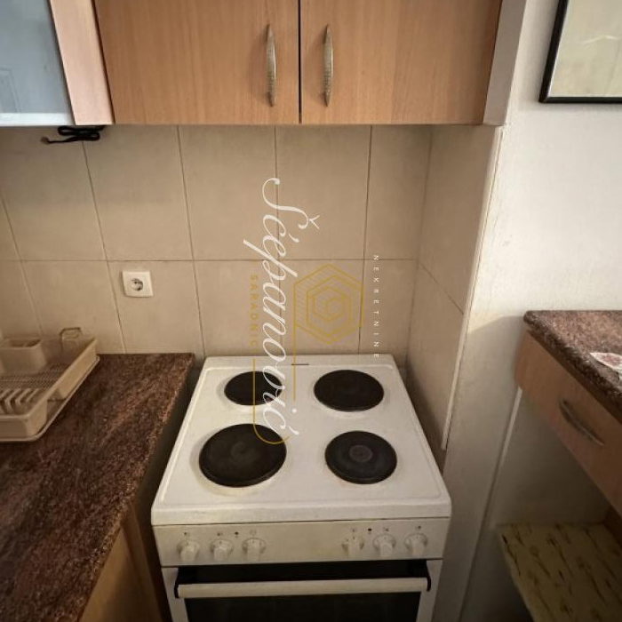 Stan Izdavanje Novi Sad  27 m2