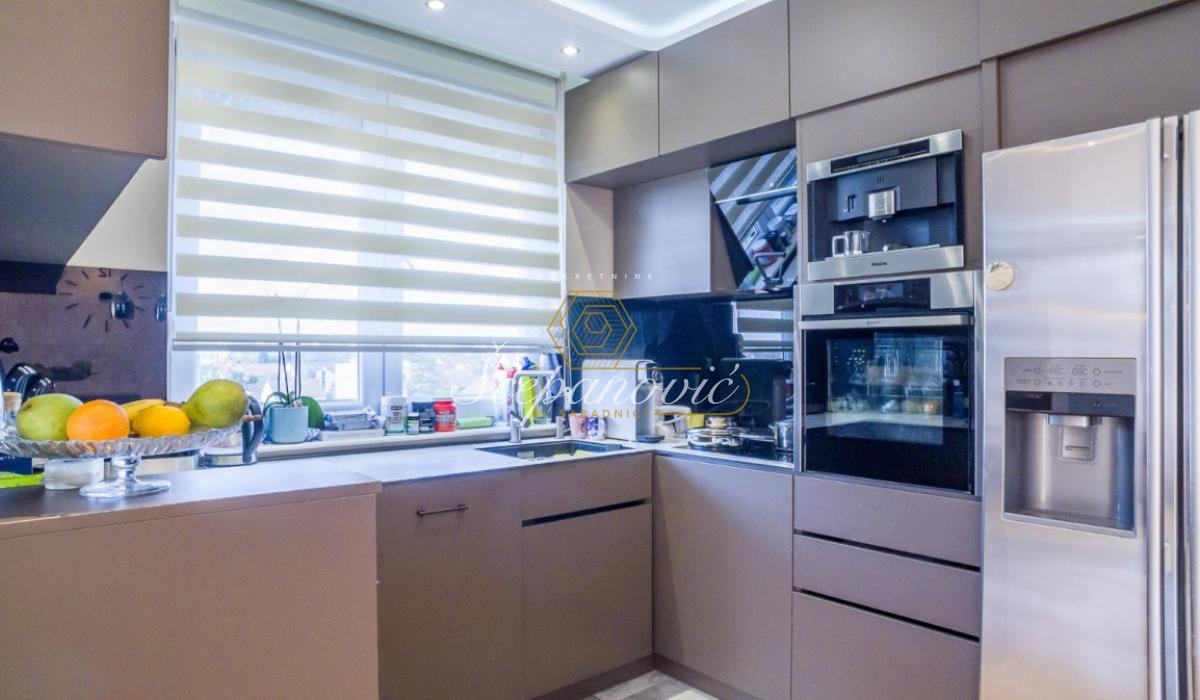 stanovi-izdavanje-rAW6gv0iEB Četvorosoban stan na prodaju, Bulevar Patrijarha Pavla, Novi Sad, 113m², 440.000 €