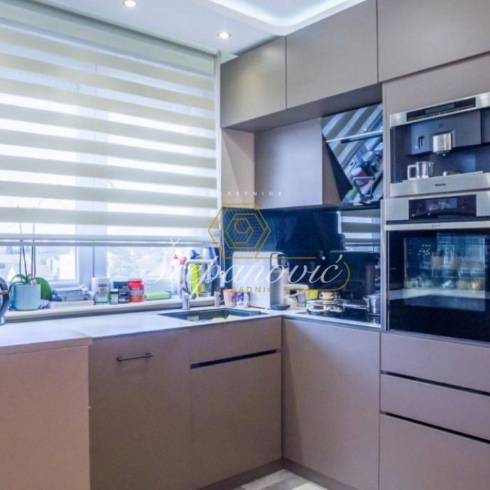 Četvorosoban stan na prodaju, Bulevar Patrijarha Pavla, Novi Sad, 113m², 440.000 €