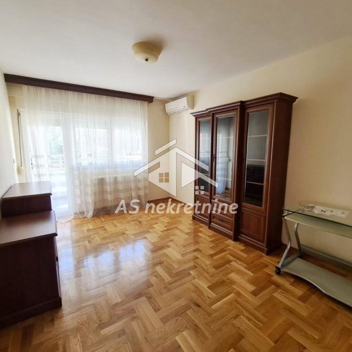 Stan Izdavanje Beograd Hram Svetog Save 78 m2