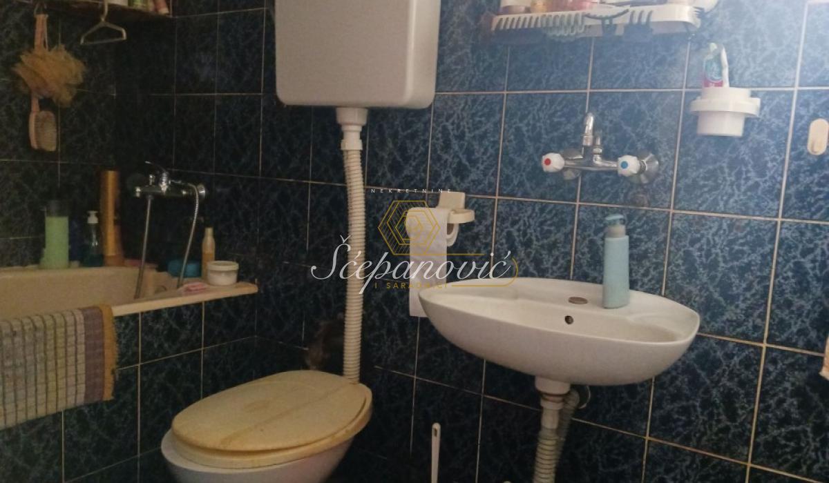 stanovi-izdavanje-x97gEwfaj8 Kuća na prodaju, Ledinci, Novi Sad, 73m², 120.000 €
